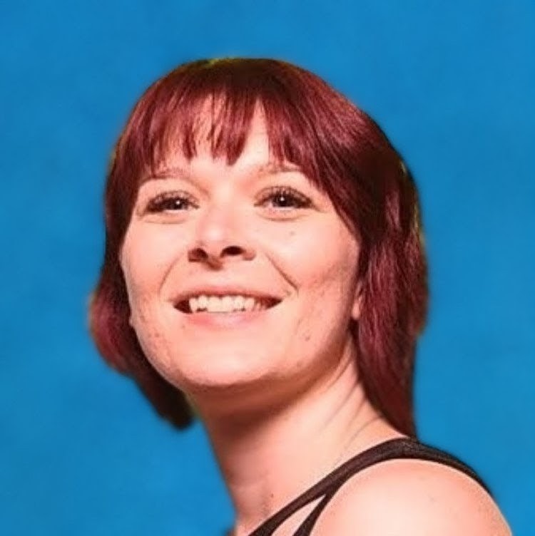 Dee Wood – Receptionist